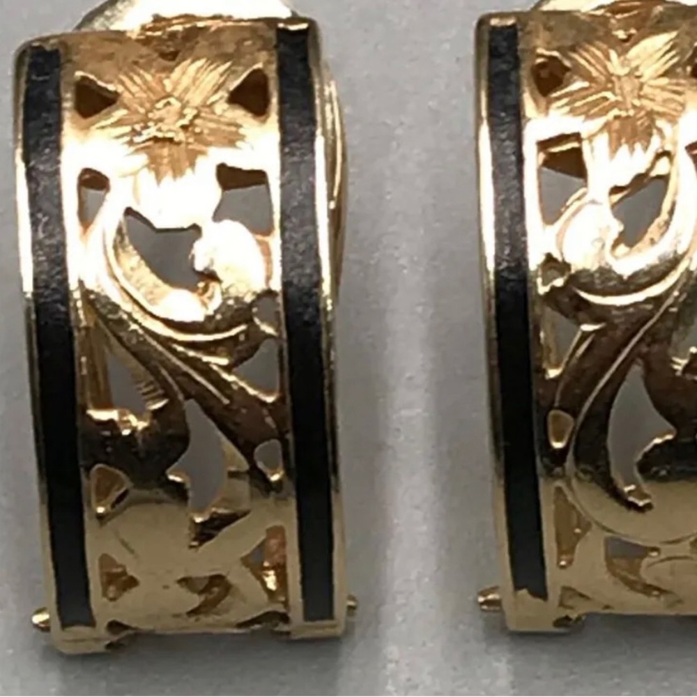 14k gold Hawaiian earrings.
